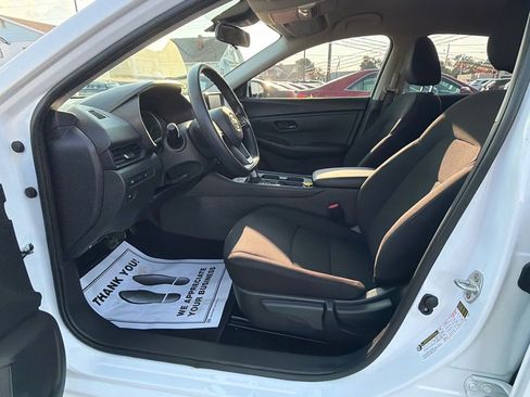 Used 2025 Nissan Sentra S FWD image 9