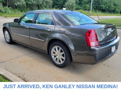 Used 2009 Chrysler 300 C RWD image 5