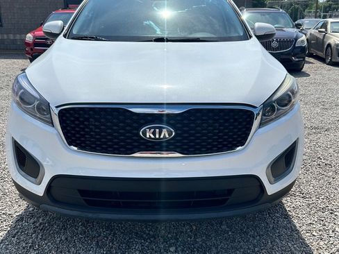 Used 2017 Kia Sorento LX image 2