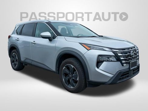 Used 2024 Nissan Rogue SV AWD/4WD image 2