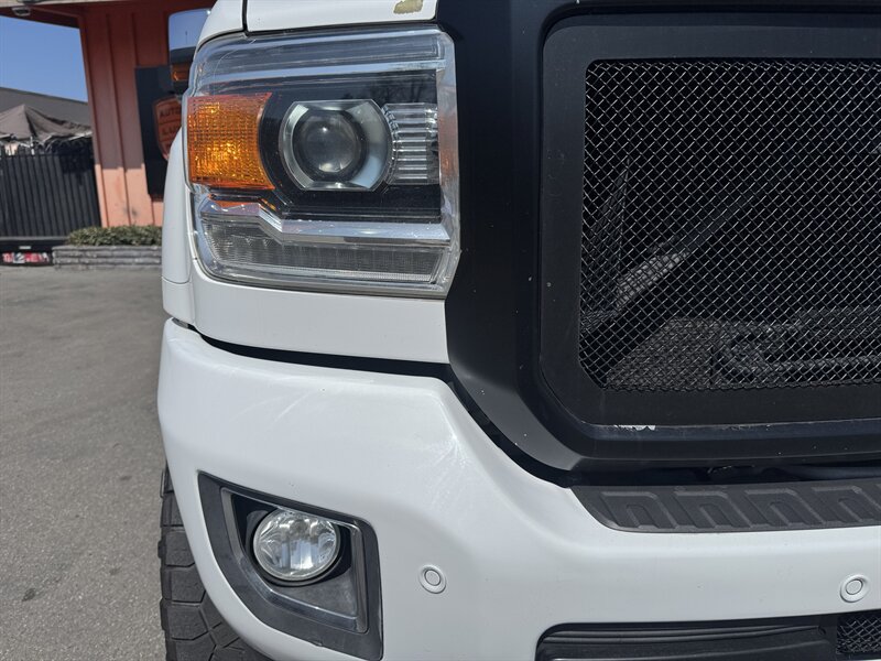 Used 2019 GMC Sierra 2500 Denali w/ Duramax Plus Package AWD/4WD image 4