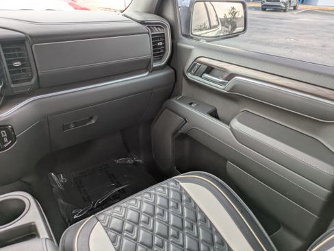 Used 2022 GMC Sierra 1500 SLT image 9