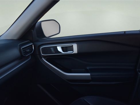 Certified 2023 Ford Explorer XLT w/ Equipment Group 202A image 15