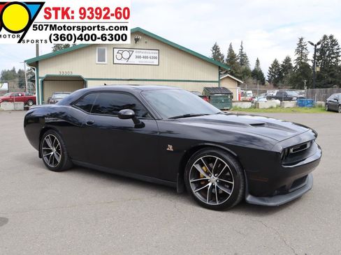 Used 2015 Dodge Challenger R/T Scat Pack w/ Leather Interior Group RWD image 10