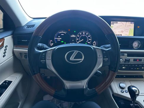 Used 2015 Lexus ES 300h image 49