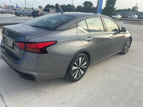 Used 2022 Nissan Altima 2.5 SV w/ SV Premium Package FWD image 4