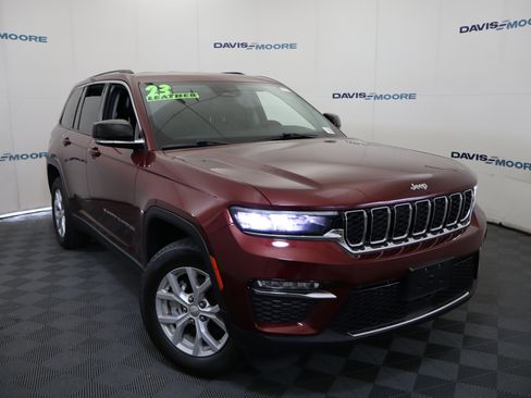 Used 2023 Jeep Grand Cherokee Limited image 2