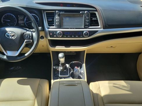 Used 2018 Toyota Highlander XLE FWD image 11