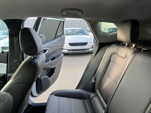 Used 2025 Chevrolet Trax LT image 38