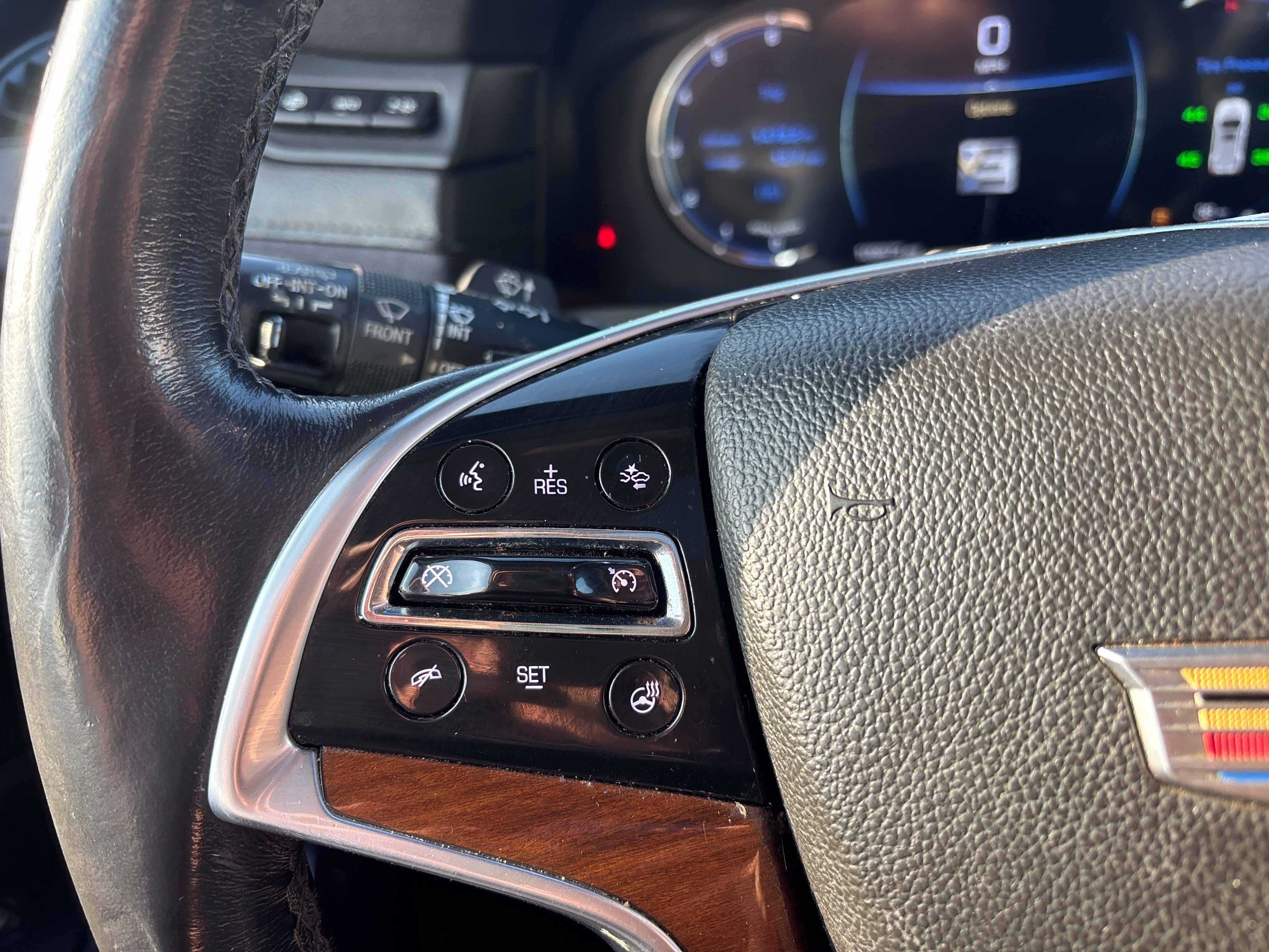 Used 2019 Cadillac Escalade ESV Luxury AWD/4WD image 18
