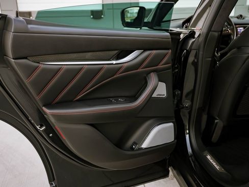 Used 2022 Maserati Levante Trofeo image 31