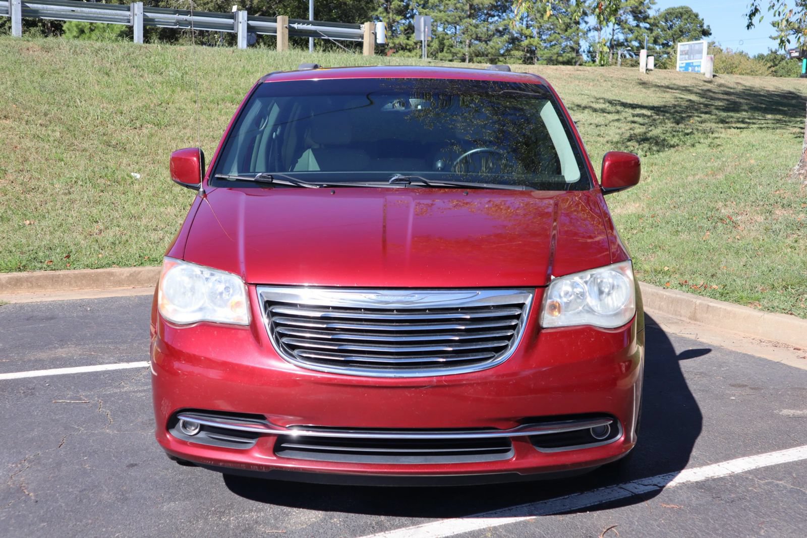 Used 2013 Chrysler Town & Country Touring FWD image 2