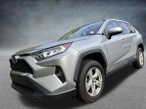 Used 2020 Toyota RAV4 XLE w/ Convenience Package FWD image 27