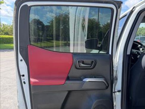 Used 2019 Toyota Tacoma SR5 RWD image 19