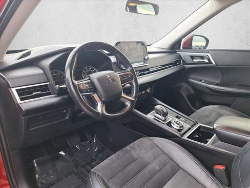 Used 2022 Mitsubishi Outlander SE image 9