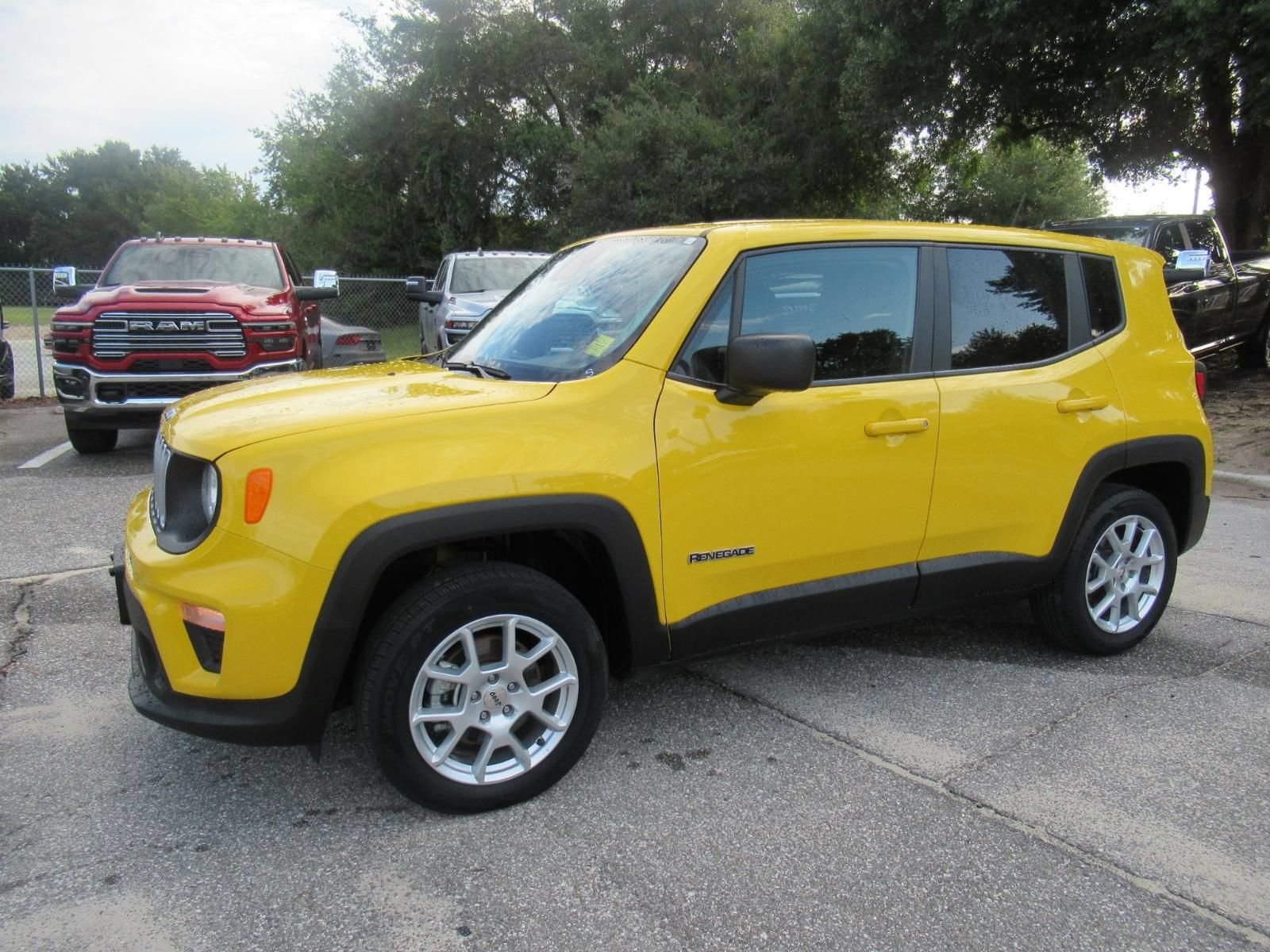 Certified 2023 Jeep Renegade Latitude AWD/4WD image 4