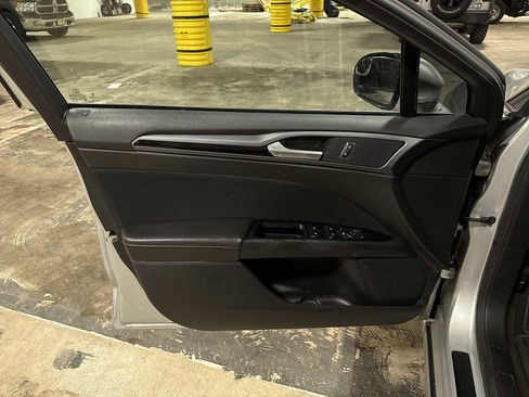 Used 2015 Ford Fusion SE image 28