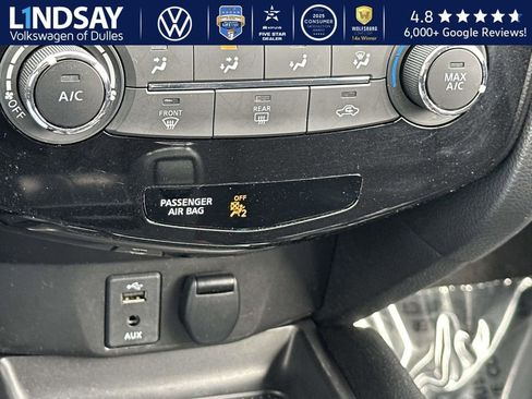 Used 2018 Nissan Rogue Sport S image 17