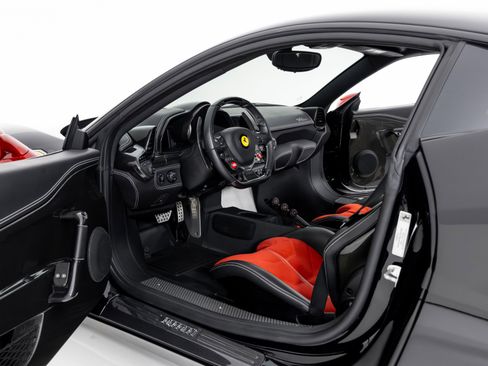 Used 2015 Ferrari 458 Speciale Coupe image 9
