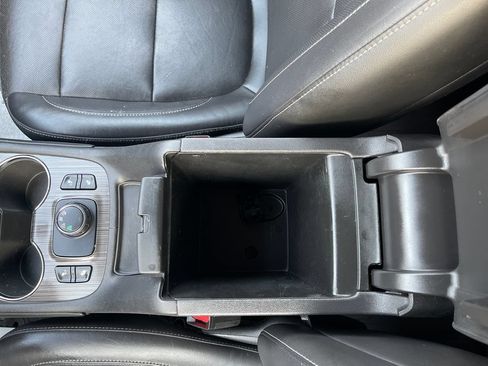 Used 2020 GMC Acadia SLT w/ LPO, Floor Liner Package AWD/4WD image 33