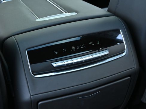 Used 2025 Cadillac Escalade ESV Premium Luxury Platinum AWD/4WD image 29