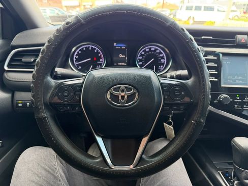 Used 2018 Toyota Camry LE image 17