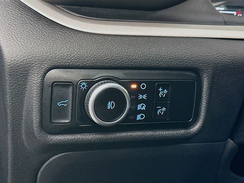 Used 2024 Ford Explorer XLT w/ Equipment Group 202A image 17