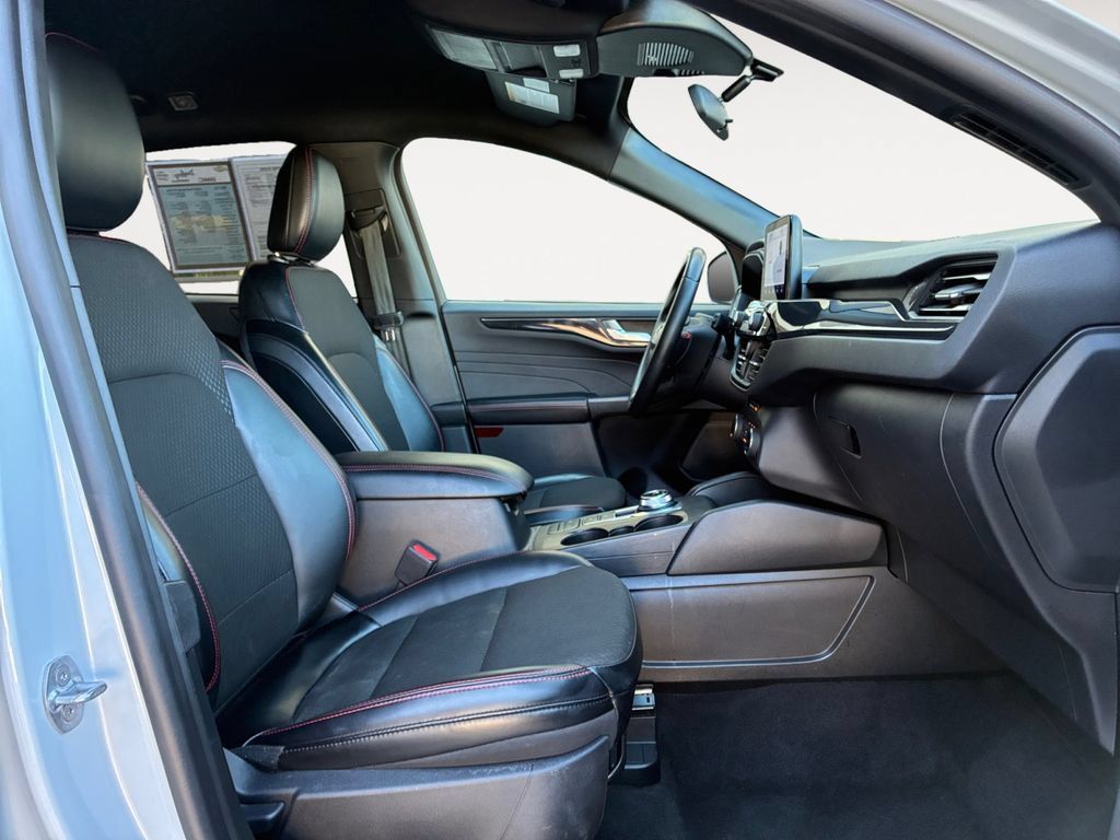 Used 2025 Ford Escape ST-Line AWD/4WD image 15