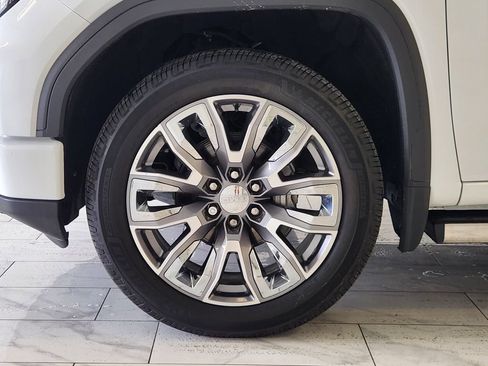 Used 2024 GMC Sierra 1500 Denali w/ Denali Reserve Package AWD/4WD image 10
