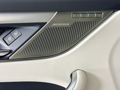 Certified 2025 Jaguar F-PACE R-Dynamic S image 22