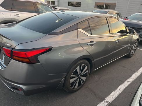 Certified 2021 Nissan Altima 2.5 SV w/ SV Premium Package image 4