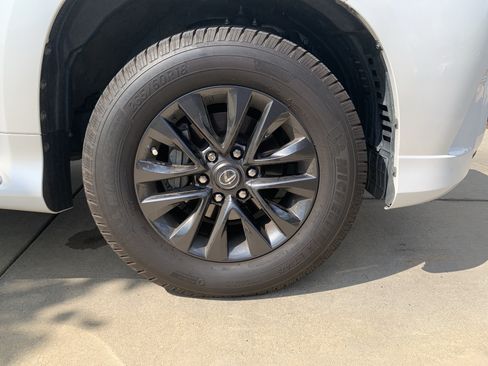 Used 2023 Lexus GX 460 Premium w/ Premium Package AWD/4WD image 13