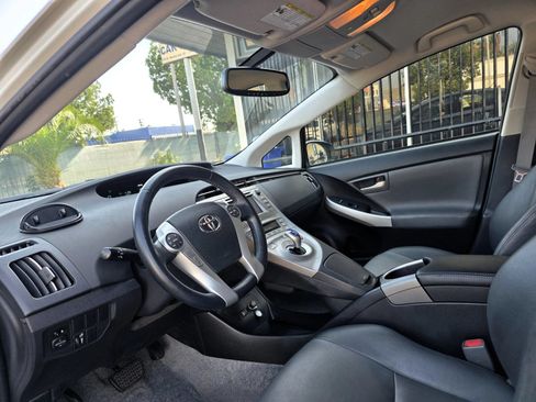 Used 2015 Toyota Prius Four FWD image 5