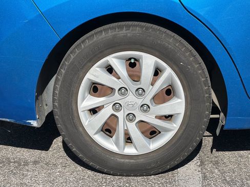 Used 2017 Hyundai Elantra SE FWD image 23