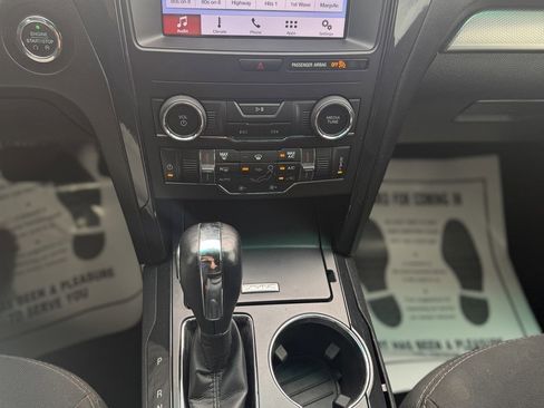 Used 2019 Ford Explorer XLT w/ Equipment Group 201A FWD image 11