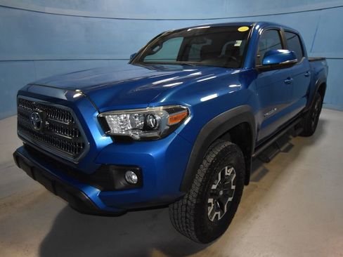 Used 2017 Toyota Tacoma TRD Off-Road image 21