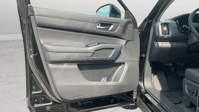 New 2026 Nissan Pathfinder SL FWD image 17
