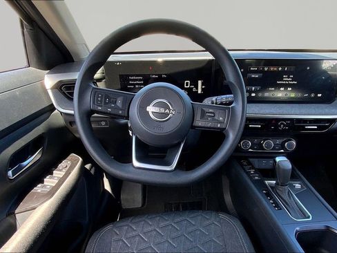 Used 2025 Nissan Kicks SV image 8