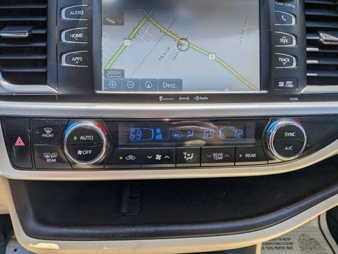 Used 2019 Toyota Highlander XLE AWD/4WD image 67