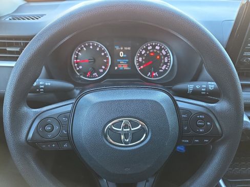 Used 2020 Toyota RAV4 LE image 24