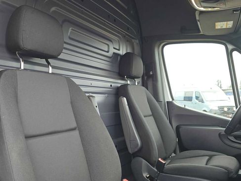 Used 2025 Mercedes-Benz Sprinter 2500 image 13