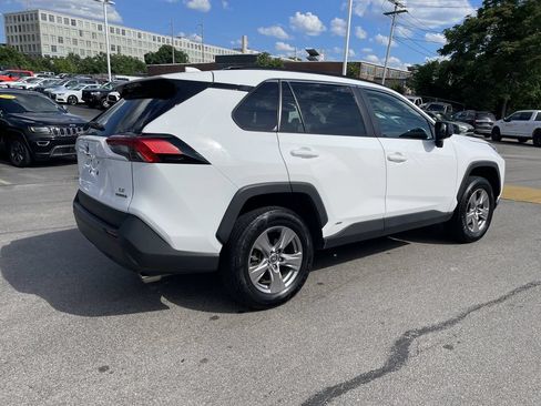 Used 2022 Toyota RAV4 LE AWD/4WD image 8
