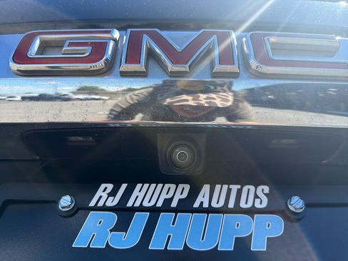 Used 2022 GMC Yukon XL SLT AWD/4WD image 23