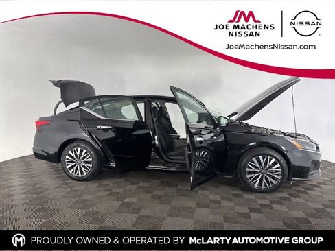 Used 2025 Nissan Altima 2.5 SV image 13