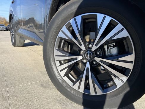 Certified 2023 Nissan Rogue SV image 6