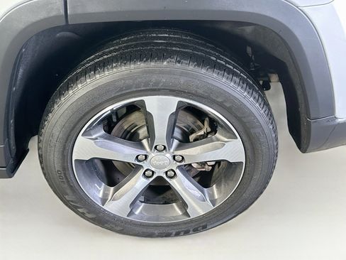 Used 2024 Jeep Grand Cherokee Limited 4xe AWD/4WD image 11