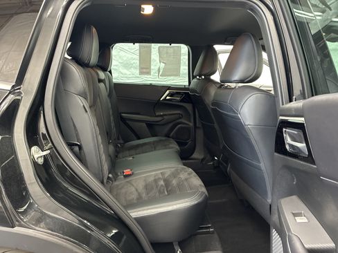 Used 2023 Mitsubishi Outlander SE Black Edition AWD/4WD image 9
