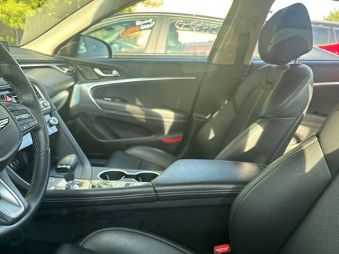 Used 2025 Genesis G70 2.5T image 9