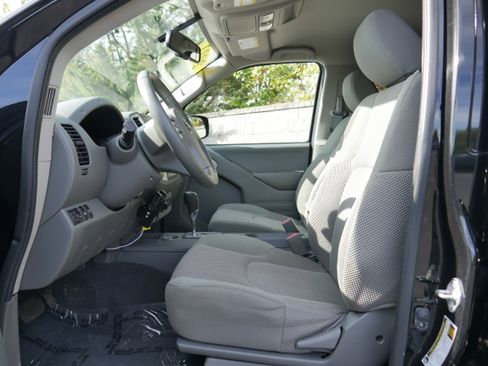 Used 2021 Nissan Frontier SV w/ Midnight Edition Floor Mats image 13