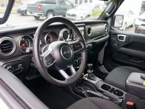 Used 2023 Jeep Wrangler Sahara image 11